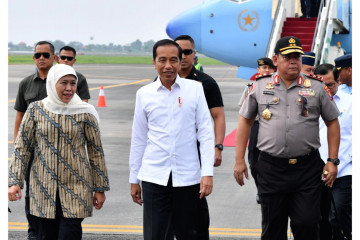 Bertolak ke Surabaya, Presiden Jokowi tinjau kapal selam