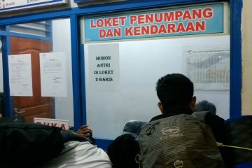 Pelamar CPNS padati KMP Tanjung Api