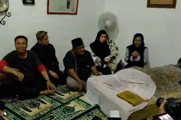 Ria Irawan meninggal, sejumlah selebritas melayat