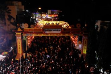 Ribuan pengunjung serbu wisata malam lampion Pasar Gede Solo