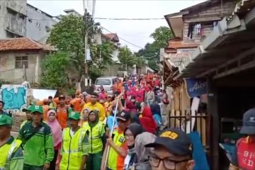 Seribuan elemen masyarakat kerja bakti bersihkan sisa banjir di Rawajati