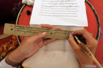 Festival menulis aksara Bali