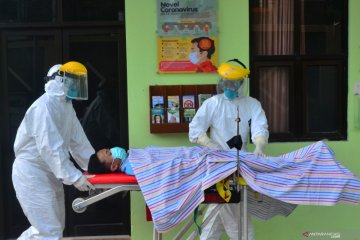 Simulasi penanganan pasien virus corona