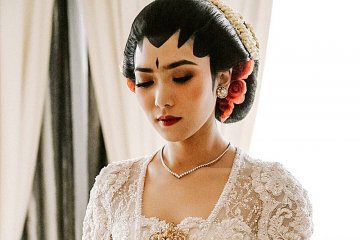 Kemarin, Isyana menikah hingga novel terbaru Andrea Hirata