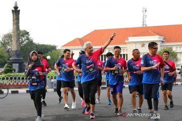 Ganjar-Atikoh lari 10 kilometer dukung penyintas kanker