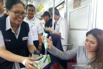 PT KCI bagikan masker gratis bagi penumpang antisipasi corona