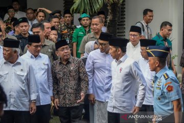 Sejumlah tokoh negara melayat di rumah duka Gus Sholah