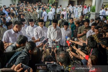 Presiden Jokowi melayat ke rumah duka almarhum Gus Sholah