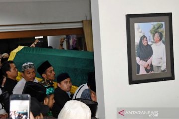 Jenazah Gus Sholah disambut Gubernur Jatim di Juanda