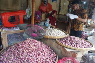 Harga bawang putih di Solo terus meroket