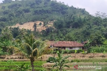 Rumah warga terancam longsor akibat aktivitas tambang