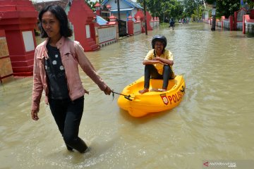 Jalan penghubung Pacet-Trawas tertimbun material longsor