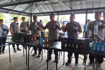 Polda Babel gagalkan penyelundupan 12.000 botol minuman beralkohol