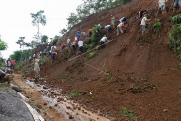 Longsor di lereng Gunung Prau