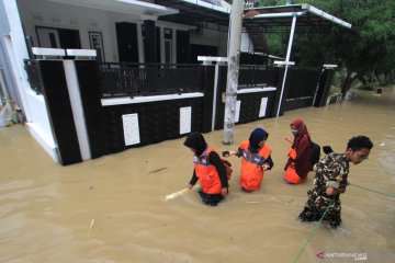Banjir akibat tanggul jebol di Cirebon