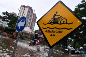 Jalan Letjen Suprapto tergenang banjir