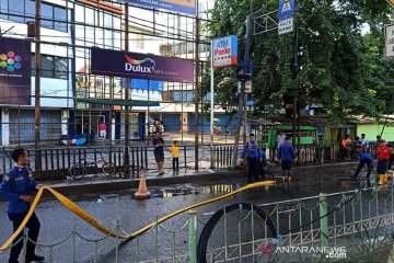 Damkar: Genangan air di pertokoan Jalan Jatinegara Barat surut