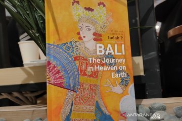 "Bali: The Journey in Heaven on Earth" padukan puisi dan lukisan