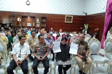 Hukum kemarin, dari Risma cabut laporan sampai penyebab kematian gajah