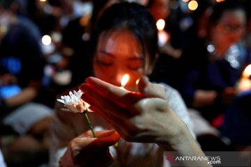 Doa bersama untuk korban penembakan massal di Thailand