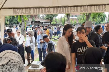 Velove Vexia belajar banyak dari pengalaman hidup Damayanti Noor