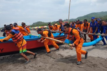 Tim SAR gabungan cari wisatawan tenggelam di Pantai Parangtritis