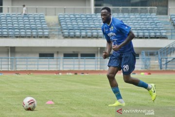 Pelatih Persib Bandung masih tunggu kedatangan Geoffrey Castillion