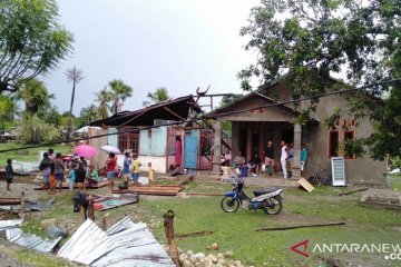 Angin puting beliung hancurkan belasan rumah di Malaka NTT
