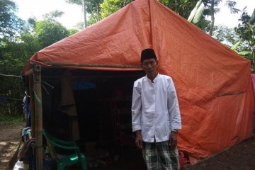 Korban banjir Lebak masih bertahan di tenda pengungsian