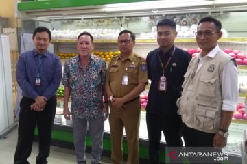 Pastikan bebas corona, buah impor asal China di Babel diperiksa