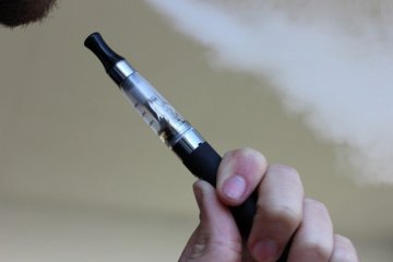 Benarkah vape bisa bantu berhenti merokok konvensional?