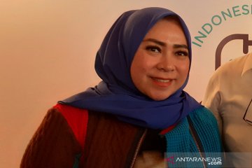 Melly Goeslaw: lebih mudah berhenti merokok daripada tak makan nasi