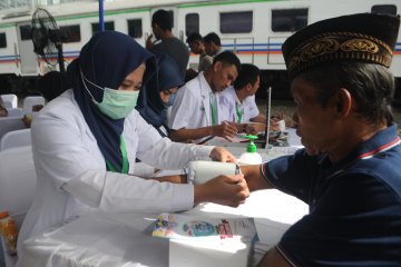 Ratusan warga padati pengobatan gratis di Stasiun Maja