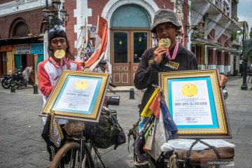 Rekor pesepeda tuna daksa dan tuna rungu