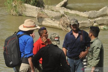 Warga Australia bantu penyelamatan buaya ban di Palu