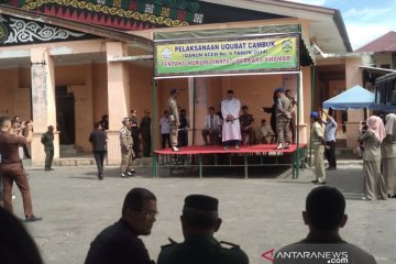 Pengelola Cafe di Aceh Tengah dihukum cambuk, simpan miras