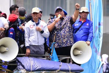 Ribuan buruh KSPSI berdemo di DPR tolak Omnibus Law