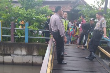 Pencarian tiga anak tenggelam di Sungai Pucang terus dilakukan