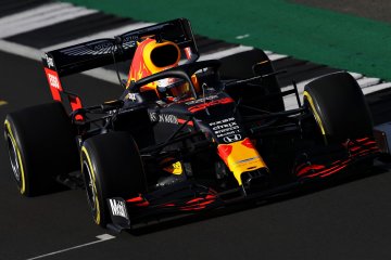 Max Verstappen geber mobil baru Red Bull RB16 di Silverstone