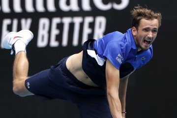 Medvedev tersungkur di Rotterdam, Monfils melangkah mulus