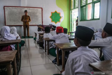 Beban administratif bikin guru tidak fokus mengajar, kata Presiden