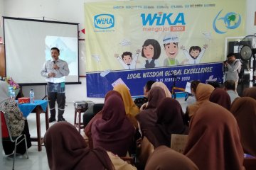 "WIKA Mengajar" buka wawasan pelajar Karawang untuk siap bersaing