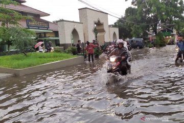 Hujan deras rendam Komplek Panyileukan Kota Bandung