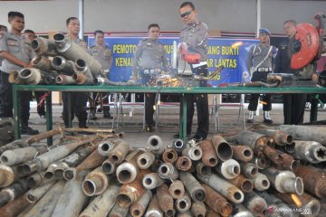 Polresta Padang musnahkan ratusan knalpot hasil aksi balap liar