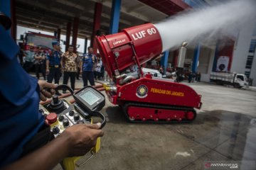 Atraksi robot pemadam kebakaran pemprov DKI Jakarta