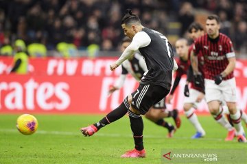 Juventus butuh kartu merah dan penalti untuk imbangi Milan 1-1