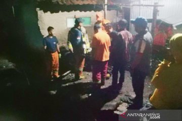 Dua anak dikabarkan hanyut terbawa arus sungai di Bandung