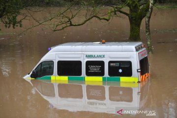 Badai Dennis terjang Britania Raya, beberapa kota terendam banjir