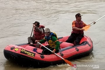 Tim SAR Sukabumi cari jasad pria yang mencebur ke Sungai Cimandiri
