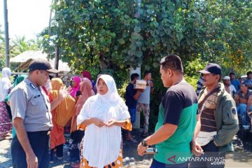 Massa tutup akses pintu masuk ke PLTU 1-4 di Nagan Raya Aceh